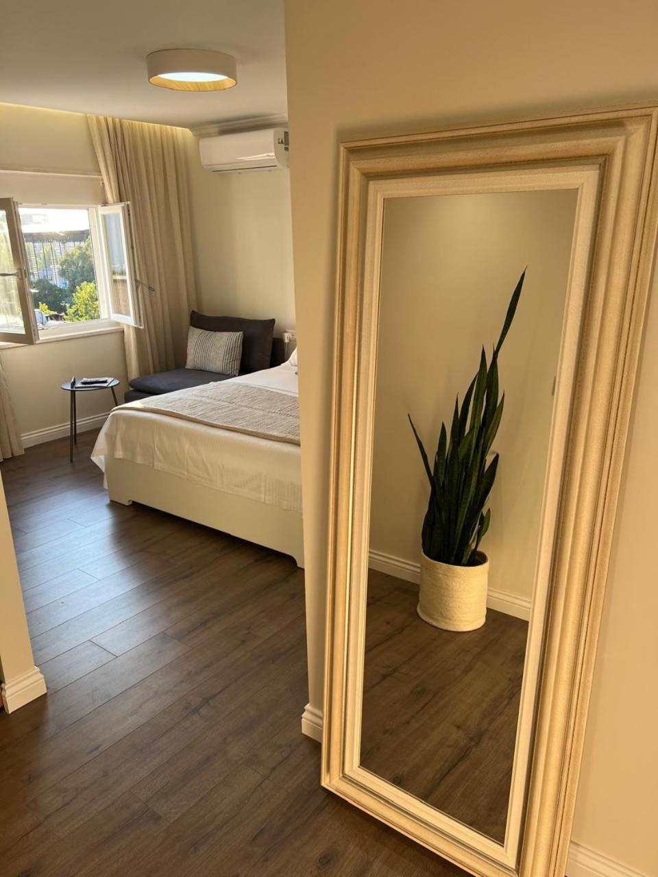 Anna'S Blloku Apartment 티라나 외부 사진